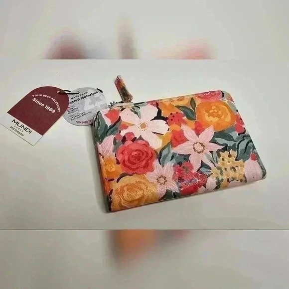 NWT Mundi Bettie Wallet Floral Print - Picture 1 of 4